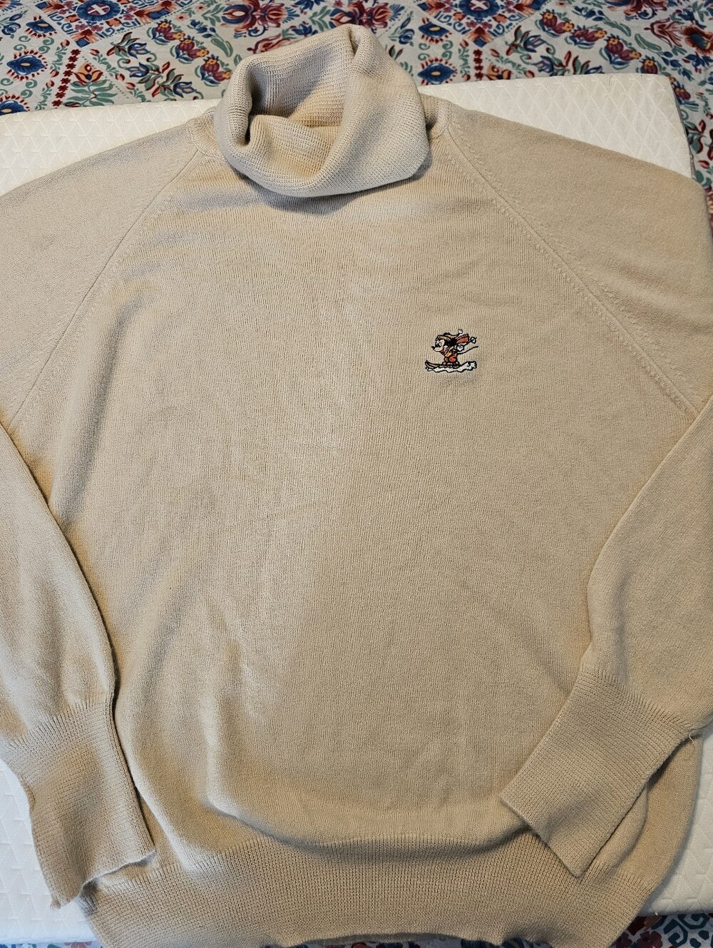 Vintage 70s 80s Pickering Mickey Mouse Skiing Beige Turtleneck Sweater M USA